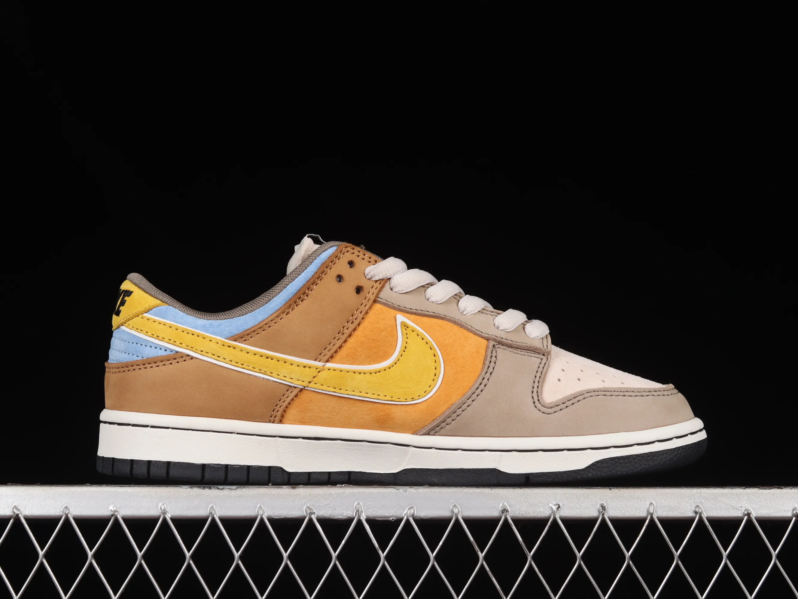All Categories Nk SB Dunk Series Nk SB Dunk Low Low-top sneakers Otomo Katsuhiro x Nk SB Dunk Low "Steamboy OST" Creative customization collaboration Otomo Katsuhiro co-branded SB low-top sports casual sneakers LF0039-018